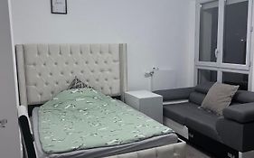 Chambre Individuelle Dans Un Appartement A 37 De Champs Elysees
